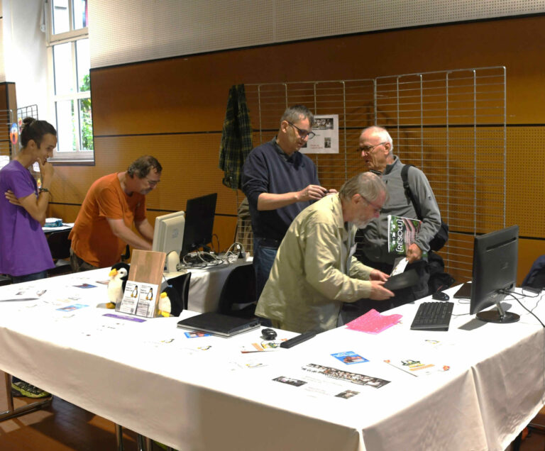 Stand Linux-Nantes au Forum Digital Week Septembre 2024