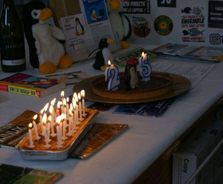 Anniversaire des 25 ans - Les gâteaux (CC-BY-NC-SA)