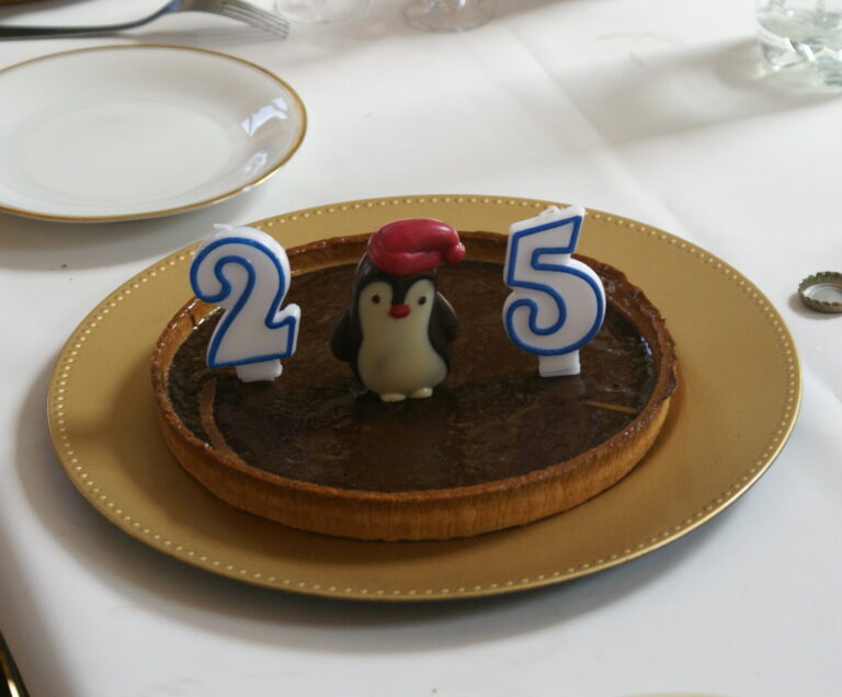 Anniversaire des 25 ans - Gateau 1 (CC-BY-NC-SA)