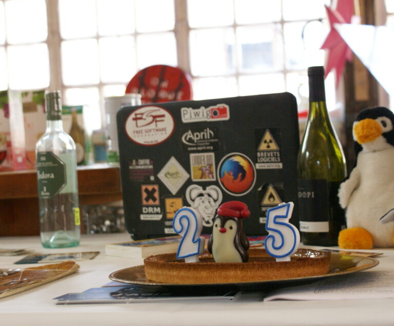 Anniversaire des 25 ans - Gateau 3 (CC-BY-NC-SA)
